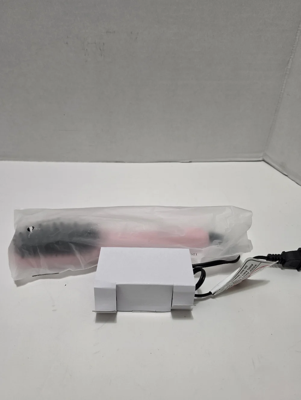 Juicy Couture Ceramic-Coated Heated Straightening‎ Brush NIB